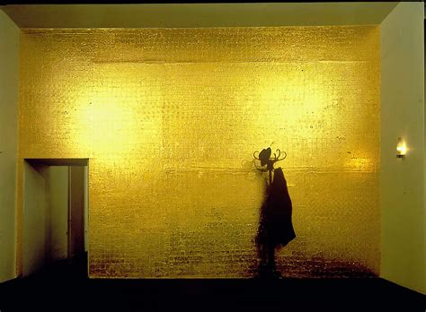 L'oro di Kounellis alla Fondazione Prada di Venezia 